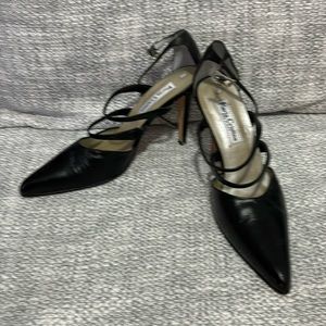 Maria Christina Black leather pointed pumps w/3 straps - Size 8 Made in Spain